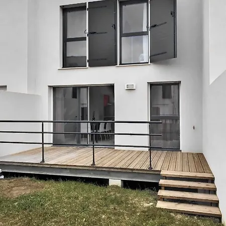 Confortable Climatisee Avec Terrasse Pour 8 Personnes Βίλα *